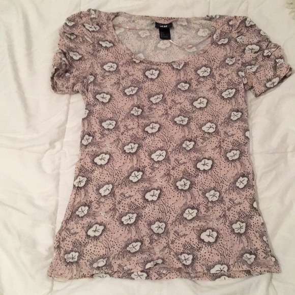 H&M pink floral tee 🌸 - Picture 1 of 3